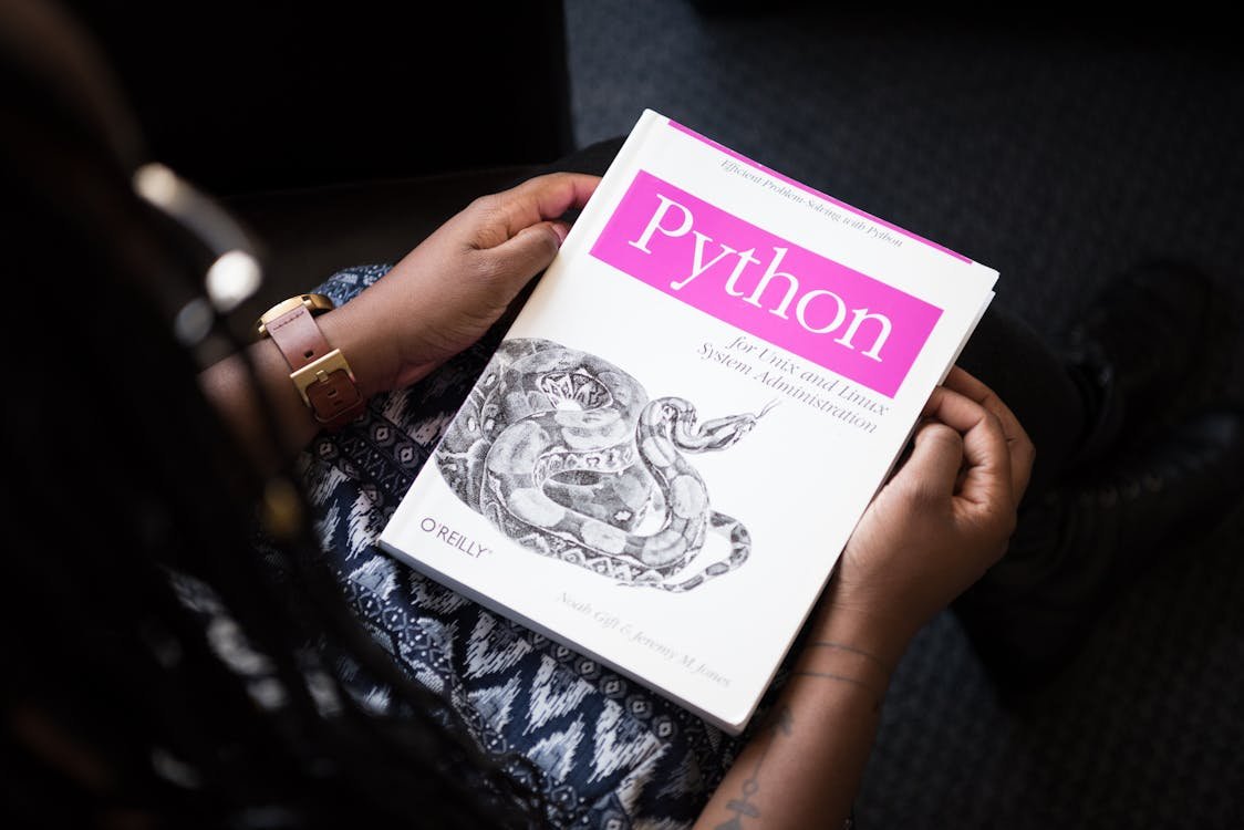 Writing Cold Emails That Actually Get Replies (A Solo Founder's Playbook)